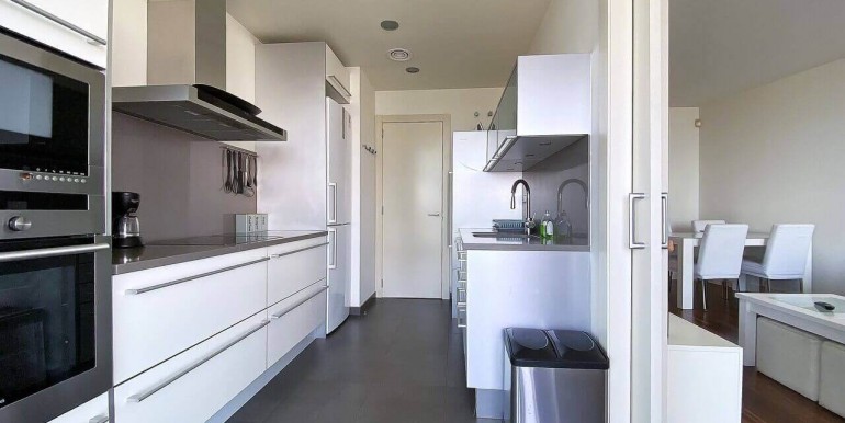exclusivo-piso-en-venta-con-licencia-turistica-en-diagonal-mar-cocina-1