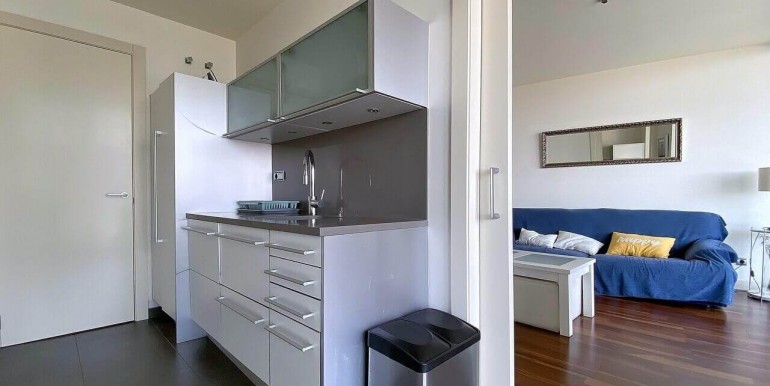 exclusivo-piso-en-venta-con-licencia-turistica-en-diagonal-mar-cocina-4