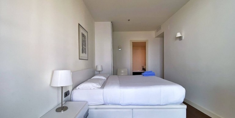 exclusivo-piso-en-venta-con-licencia-turistica-en-diagonal-mar-habitacion-4