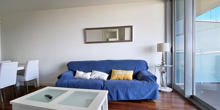 exclusivo-piso-en-venta-con-licencia-turistica-en-diagonal-mar-salon-2