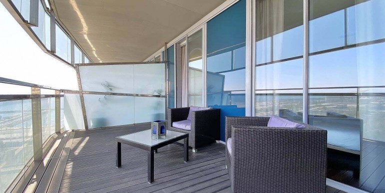 exclusivo-piso-en-venta-con-licencia-turistica-en-diagonal-mar-terraza-2