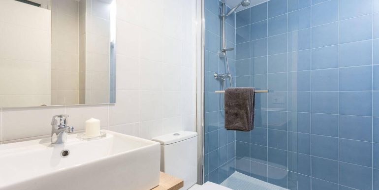 estupendo-piso-en-venta-situado-a-escasos-minutos-caminando-de-la-placa-de-sant-jaume-bano-3
