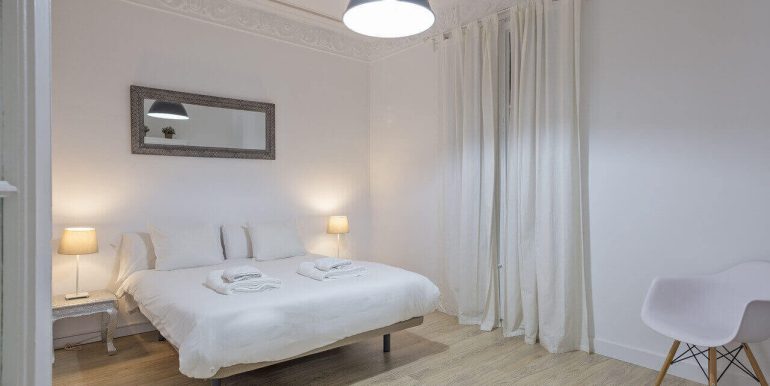 excepcional-y-precioso-piso-en-venta-con-licencia-turistica-con-cuatro-habitaciones-a-escasos-minutos-de-la-rambla-catalunya-habitacion-1