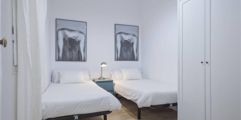 excepcional-y-precioso-piso-en-venta-con-licencia-turistica-con-cuatro-habitaciones-a-escasos-minutos-de-la-rambla-catalunya-habitacion-2