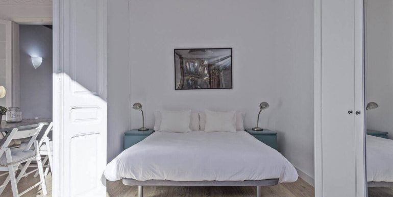 excepcional-y-precioso-piso-en-venta-con-licencia-turistica-con-cuatro-habitaciones-a-escasos-minutos-de-la-rambla-catalunya-habitacion-3