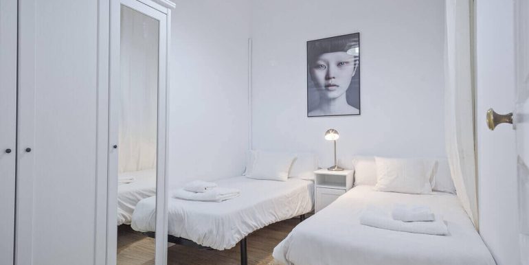 excepcional-y-precioso-piso-en-venta-con-licencia-turistica-con-cuatro-habitaciones-a-escasos-minutos-de-la-rambla-catalunya-habitacion-4
