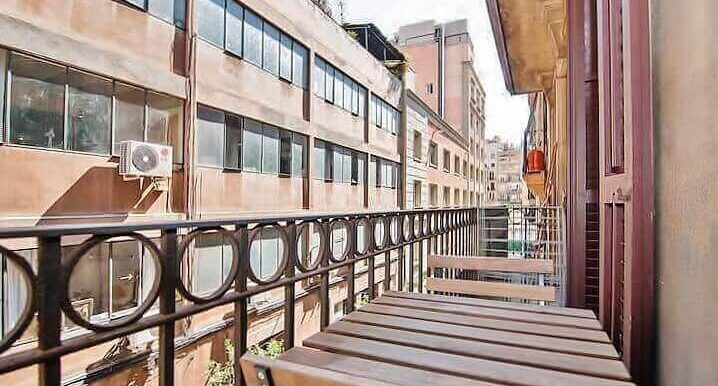extraordinario-piso-en-venta-con-licencia-turistica-junto-el-paseo-de-gracia-balcon-2
