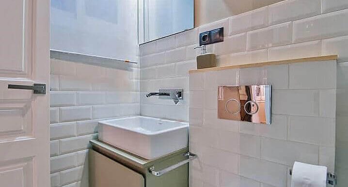 extraordinario-piso-en-venta-con-licencia-turistica-junto-el-paseo-de-gracia-bano-2