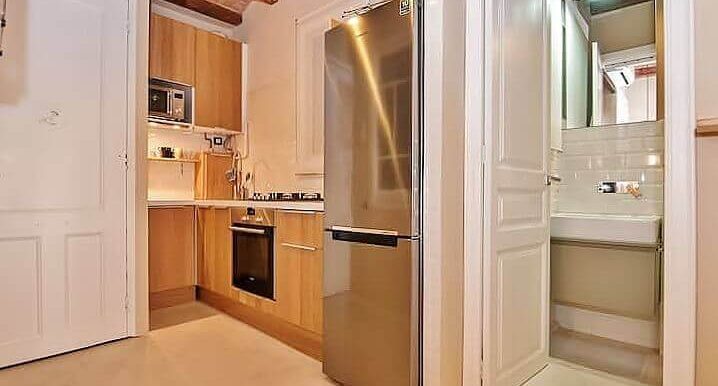 extraordinario-piso-en-venta-con-licencia-turistica-junto-el-paseo-de-gracia-cocina-1