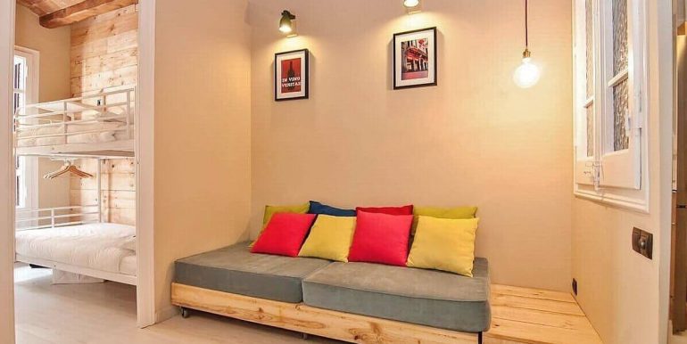 extraordinario-piso-en-venta-con-licencia-turistica-junto-el-paseo-de-gracia-salon-2
