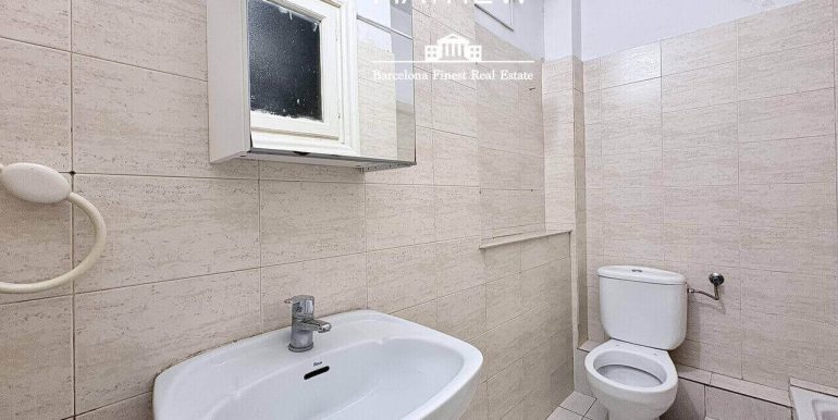 propiedad-en-venta-a-reformar-en-el-poble-sec-bano-2
