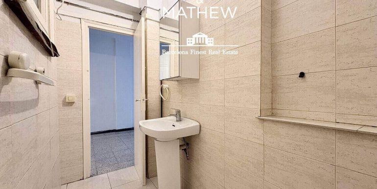 propiedad-en-venta-a-reformar-en-el-poble-sec-bano-3