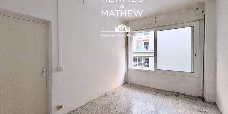 propiedad-en-venta-a-reformar-en-el-poble-sec-habitacion-2