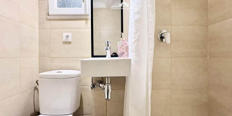interesante-local-en-venta-de-125 m²-ubicado-en-el-corazon-del-raval-bano-2