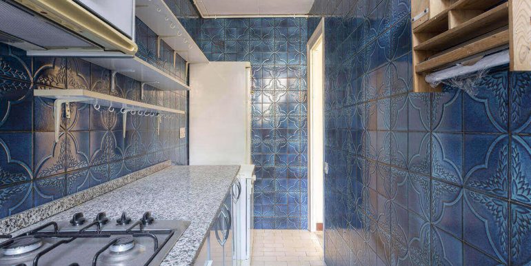 exclusivo-piso-en-venta-a-reformar-y-con-terraza-en-el-quadrat-dor-cocina-1