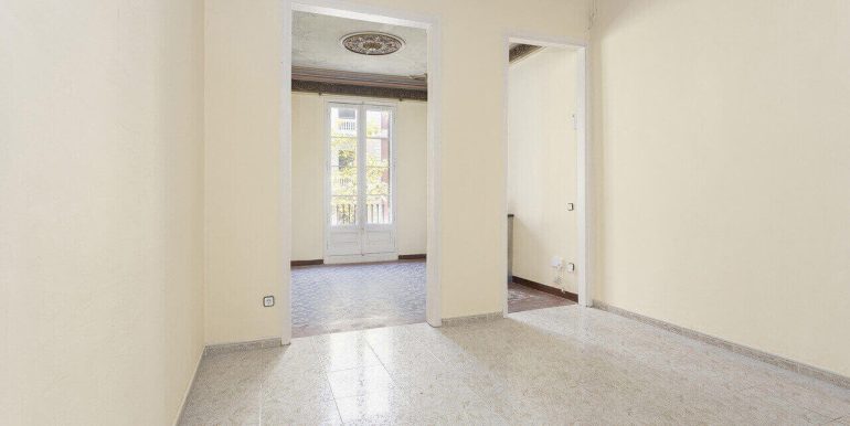 exclusivo-piso-en-venta-a-reformar-y-con-terraza-en-el-quadrat-dor-sala-1