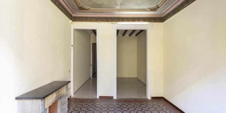 exclusivo-piso-en-venta-a-reformar-y-con-terraza-en-el-quadrat-dor-sala-4