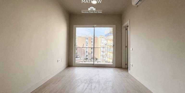 magnifico-piso-reformado-a-estrenar-con-dos-habitaciones-y-dos-baños-en-el-poble-sec-salon-2