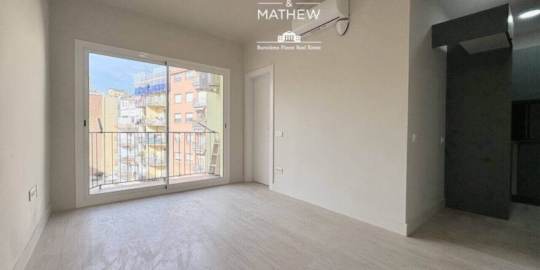 magnifico-piso-reformado-a-estrenar-con-dos-habitaciones-y-dos-baños-en-el-poble-sec-salon-4