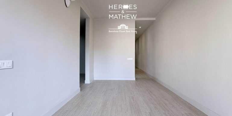 magnifico-piso-reformado-a-estrenar-con-dos-habitaciones-y-dos-baños-en-el-poble-sec-salon-5