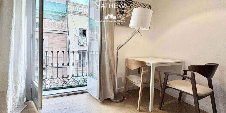 piso-en-venta-de-tres-habitaciones-cerca-de-las-ramblas-salon-11