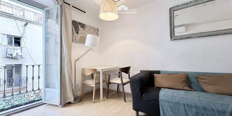 piso-en-venta-de-tres-habitaciones-cerca-de-las-ramblas-salon-5