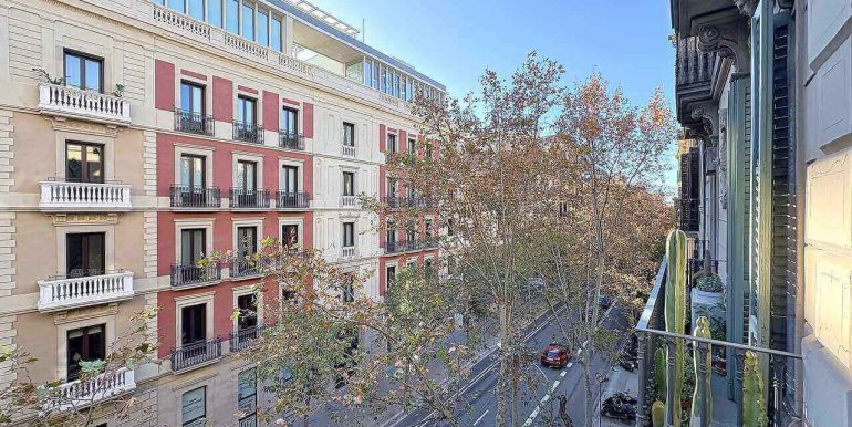 magnifico-piso-en-venta-de-dos-habitaciones-en-el-quadrat-balcon-2