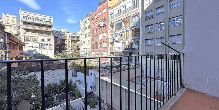magnifico-piso-en-venta-de-dos-habitaciones-en-el-quadrat-balcon-4