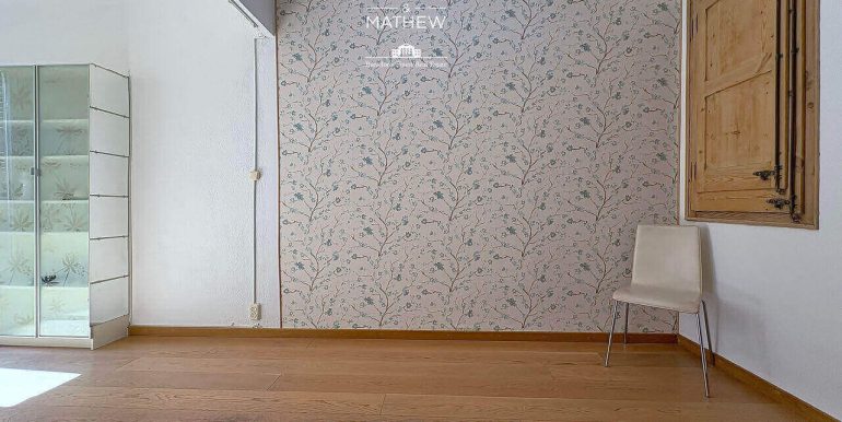 acogedor-piso-en-venta-con-una-habitacion-en-el-poble-sec-salon-6