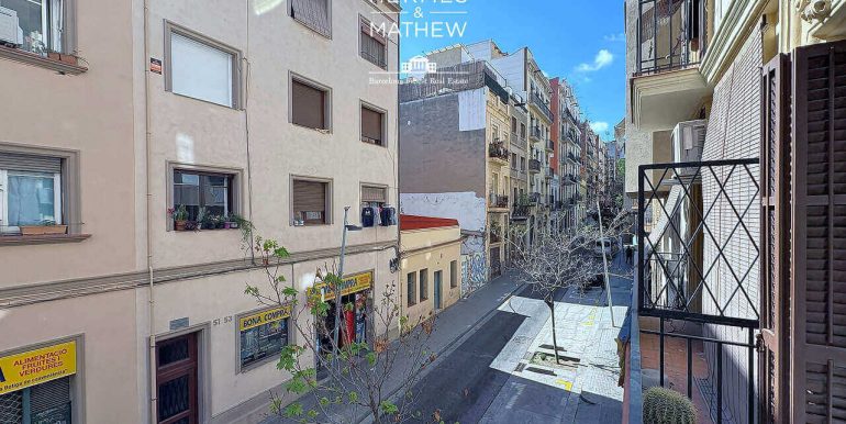 acogedor-piso-en-venta-con-una-habitacion-en-el-poble-sec-vistas-1