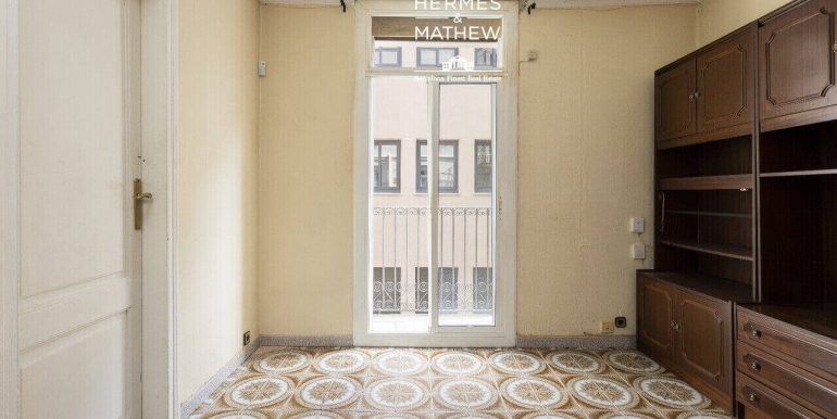 fantastica-oportunidad-de-inversion-en-el-corazon-de-gracia-piso-en-venta-con-inquilino-habitacion-salon-3