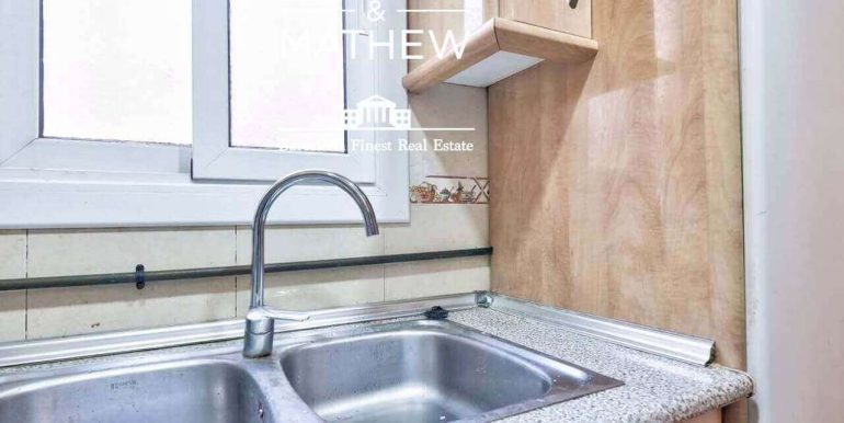 piso-en-venta-en-el-raval- piso-con-boveda-catalana-ladrillo-visto-y-luz-natural-en-finca-historica-de-1900-cocina-2