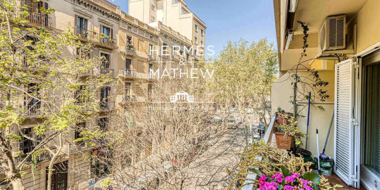 piso-en-venta-en-el-quadrat-dor-de-cuatro-habitaciones-balcon-4