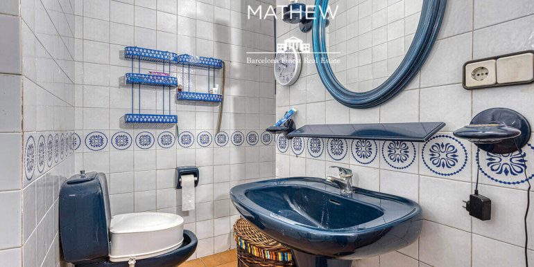 piso-en-venta-en-el-quadrat-dor-de-cuatro-habitaciones-bano-3