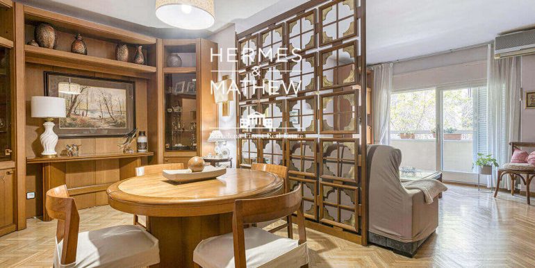 piso-en-venta-en-el-quadrat-dor-de-cuatro-habitaciones-comedor-1