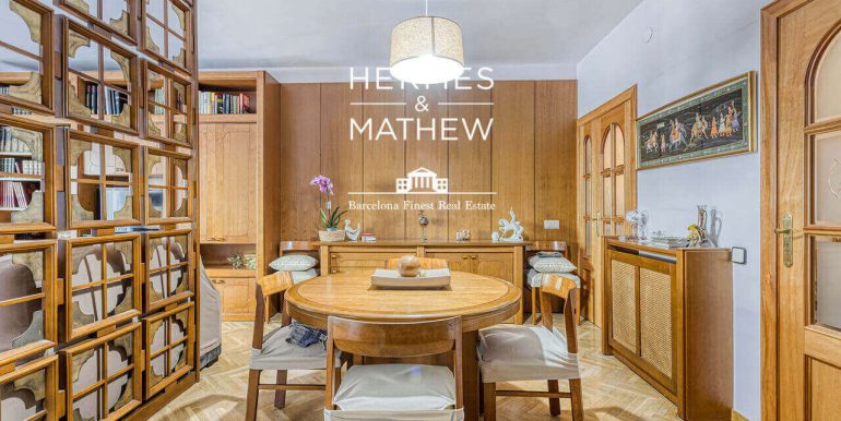 piso-en-venta-en-el-quadrat-dor-de-cuatro-habitaciones-comedor-3