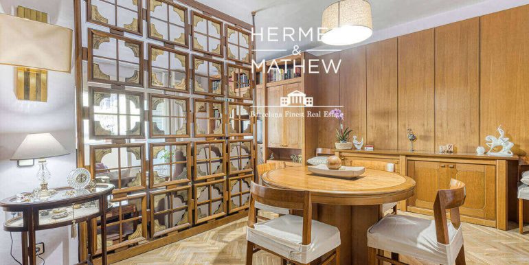 piso-en-venta-en-el-quadrat-dor-de-cuatro-habitaciones-comedor-4