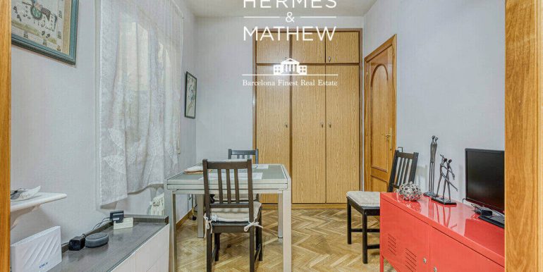 piso-en-venta-en-el-quadrat-dor-de-cuatro-habitaciones-habitacion-8