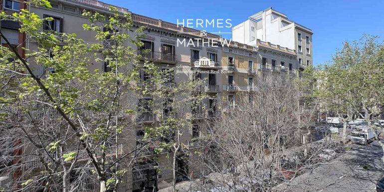 piso-en-venta-en-el-quadrat-dor-de-cuatro-habitaciones-vistas-2