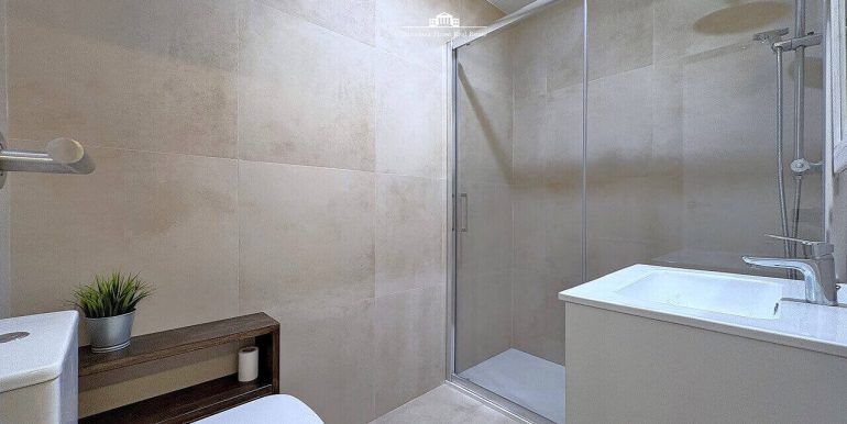 encantador-piso-en-venta-con-una-habitacion-en-el-corazon-del-raval-bano-5