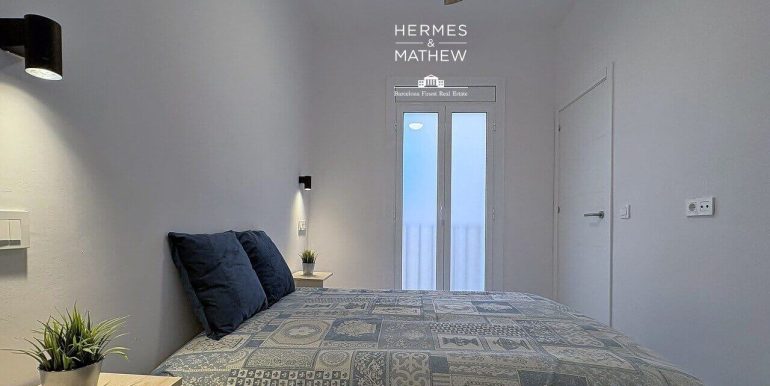 encantador-piso-en-venta-con-una-habitacion-en-el-corazon-del-raval-habitacion-2