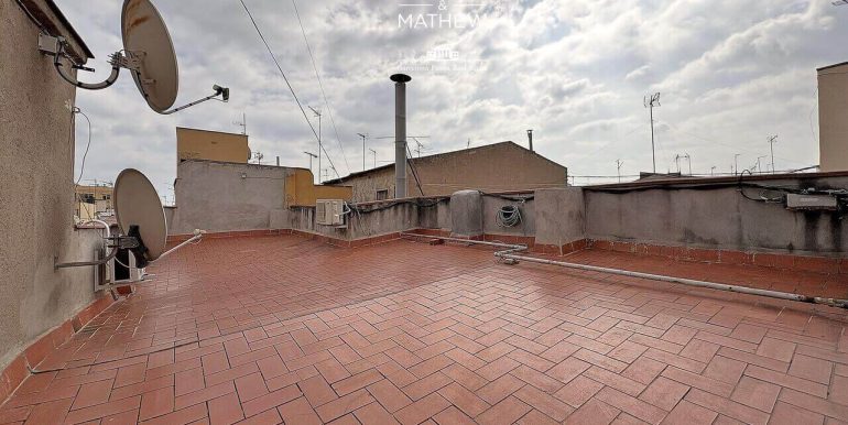 encantador-piso-en-venta-con-una-habitacion-en-el-corazon-del-raval-zona-comun-2