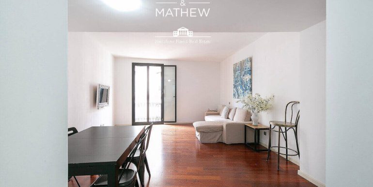 exclusivo-piso-en-venta-con-dos-habitaciones-junto-lavinguda-del-portal-de-langel-salon-1