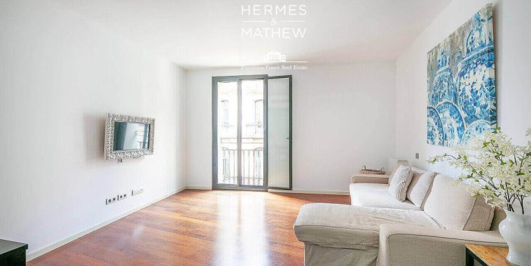 exclusivo-piso-en-venta-con-dos-habitaciones-junto-lavinguda-del-portal-de-langel-salon-3