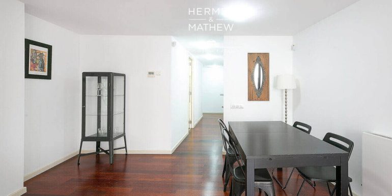 exclusivo-piso-en-venta-con-dos-habitaciones-junto-lavinguda-del-portal-de-langel-salon-8