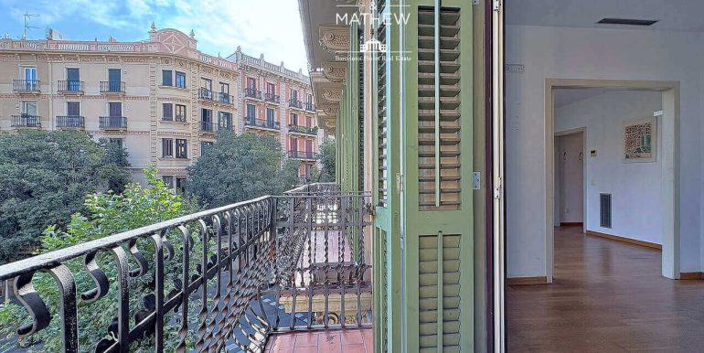 magnifico-piso-en-venta-de-dos-habitaciones-junto-la-placa-doctor-letamendi-balcon-8