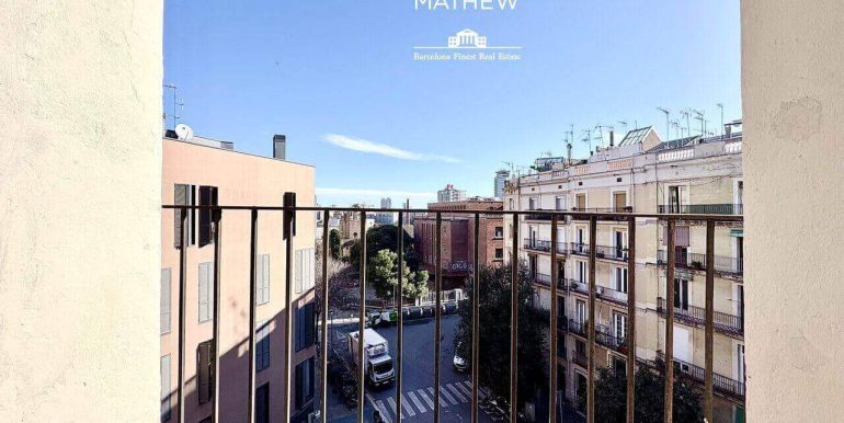 atico-en-venta-a-pocos-minutos-de-la-avenida-paralelo-balcon-1