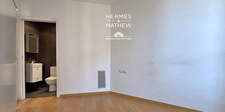 luminoso-atico-a-reformar-en-finca-historica-con-una-ubicacion-inmejorable-en-el-centro-de-barcelona-habitacion-4