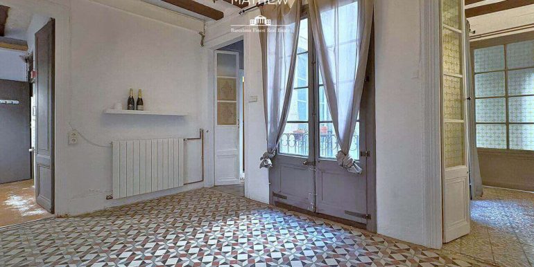 magnifico-piso-senorial-a-reformar-en-venta-en-finca-historica-junto-a-las-ramblas-y-calle-ferran-una-joya-con-gran-potencial-en-el-corazon-de-barcelona-habitacion-14