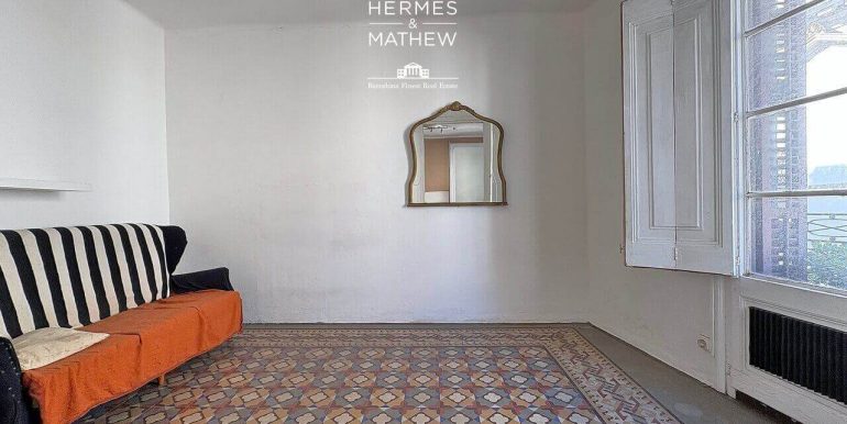 magnifico-piso-senorial-a-reformar-en-venta-en-finca-historica-junto-a-las-ramblas-y-calle-ferran-una-joya-con-gran-potencial-en-el-corazon-de-barcelona-habitacion-7